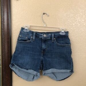 Levi’s Mid Length Shorts Size 26
